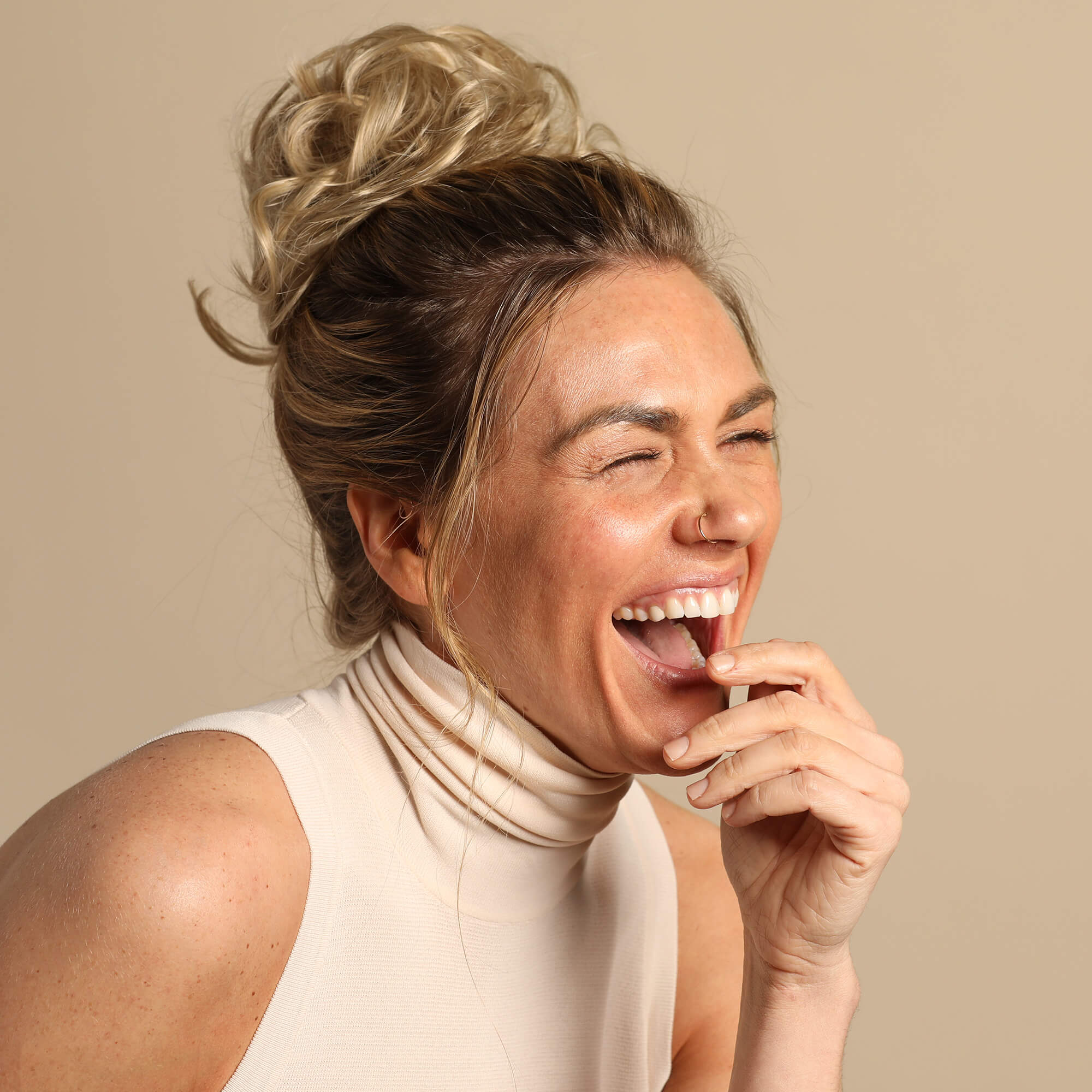 Top Knot Messy Bun Ponytail Holder Hair Extension - Original - Ashy Highlighted