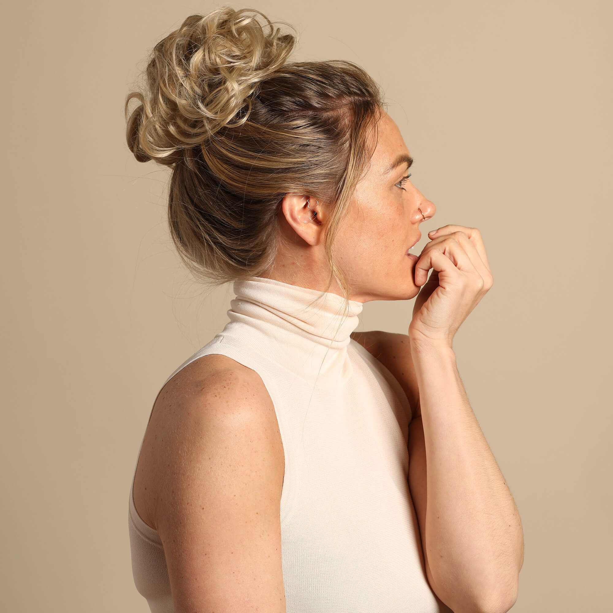 Top Knot Messy Bun Ponytail Holder Hair Extension - Original - Ashy Highlighted
