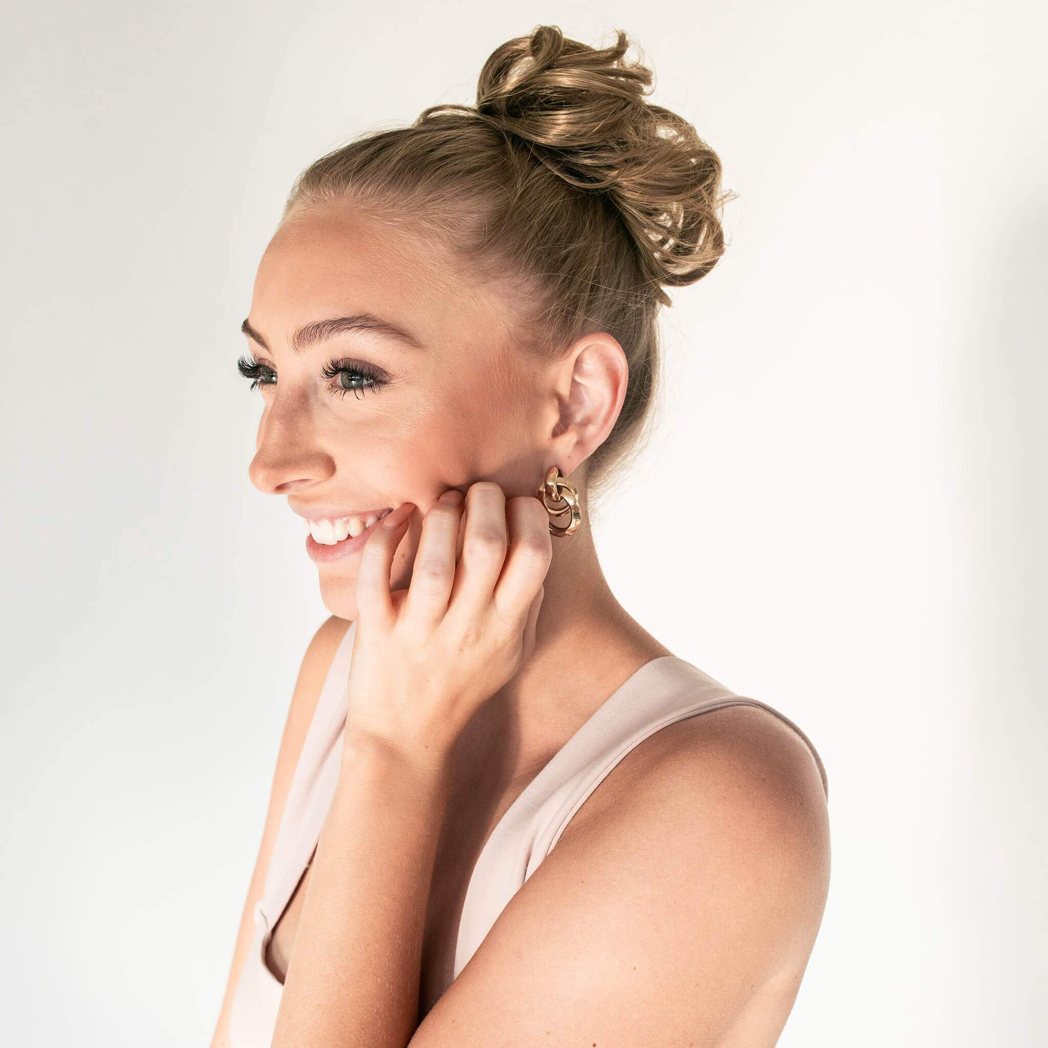 Madison Braid Bundle - Top Knot Ponytail Holder & Dry Shampoo - Dirty Blonde