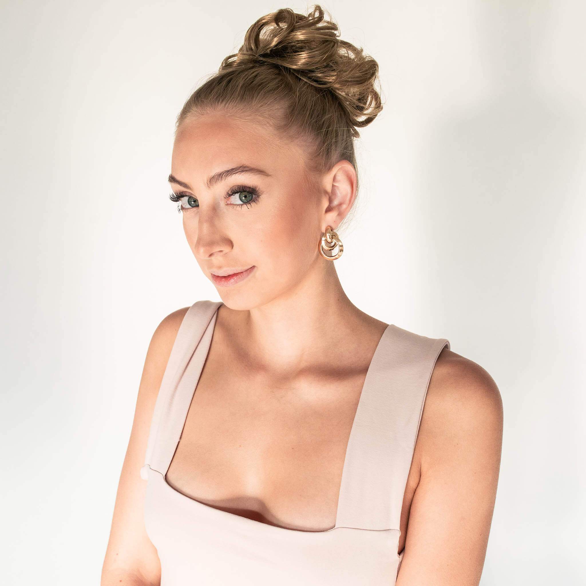 Madison Braid Bundle - Top Knot Ponytail Holder & Dry Shampoo - Dirty Blonde