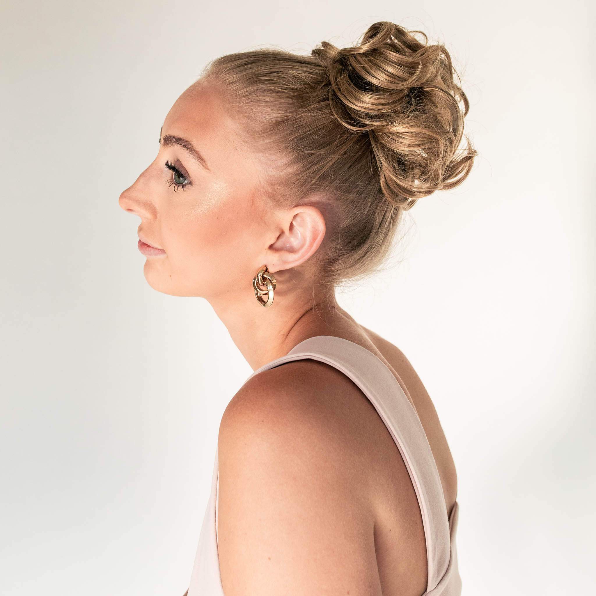 Madison Braid Bundle - Top Knot Ponytail Holder & Dry Shampoo - Dirty Blonde