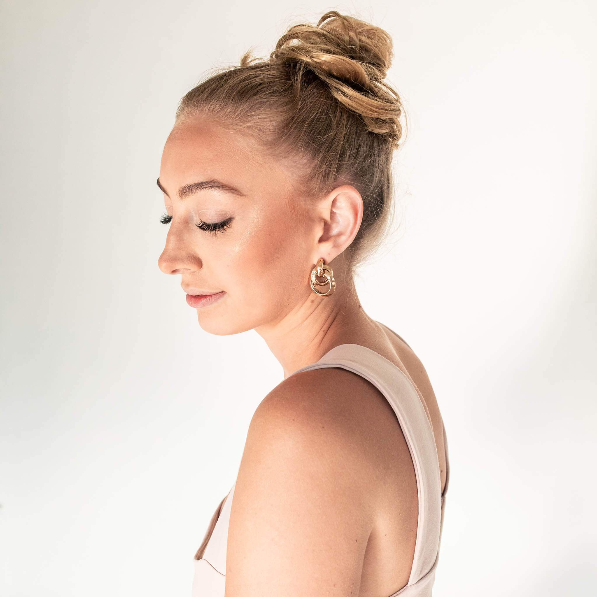 Madison Braid Bundle - Top Knot Ponytail Holder & Dry Shampoo - Sunset Blonde