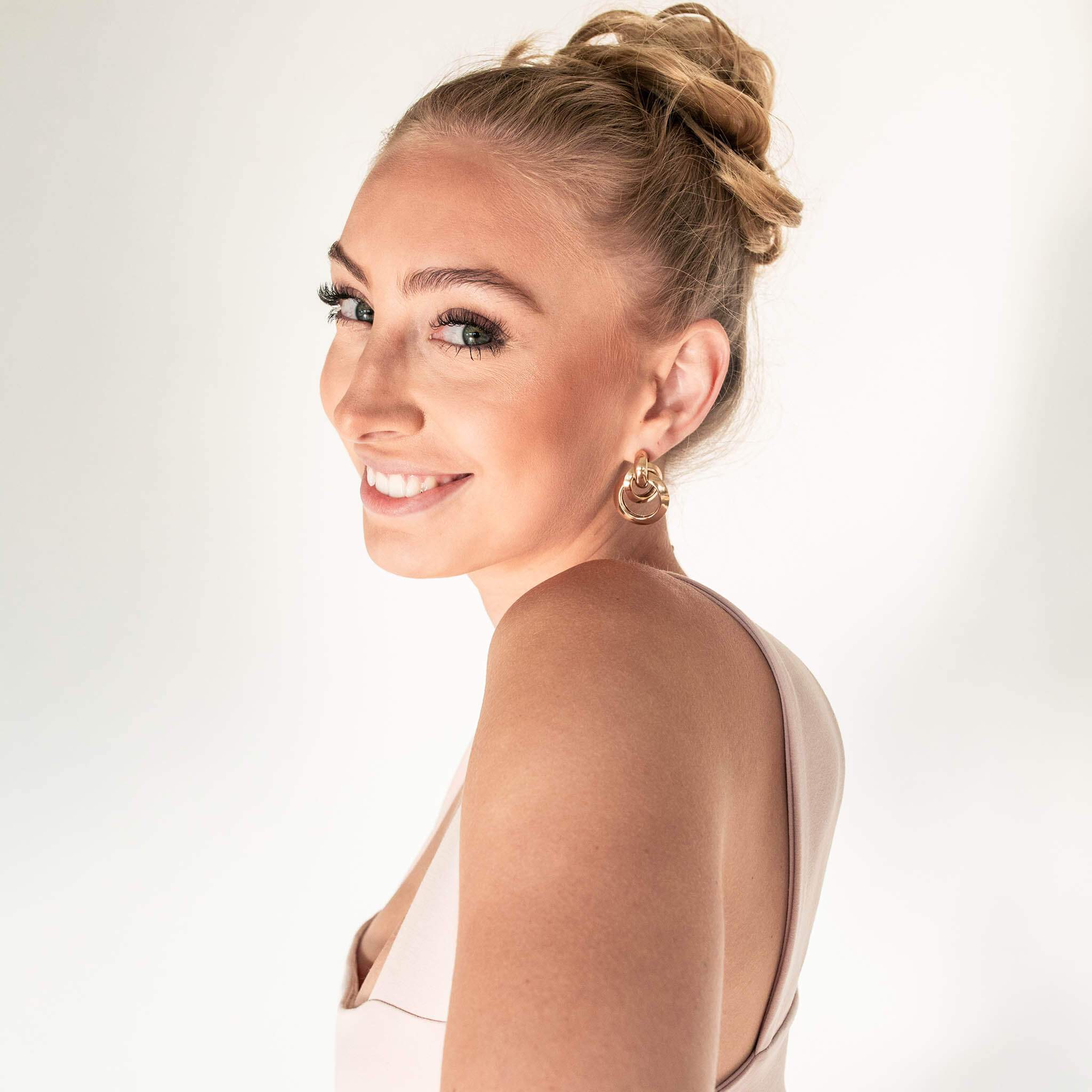 Madison Braid Bundle - Top Knot Ponytail Holder & Dry Shampoo - Sunset Blonde