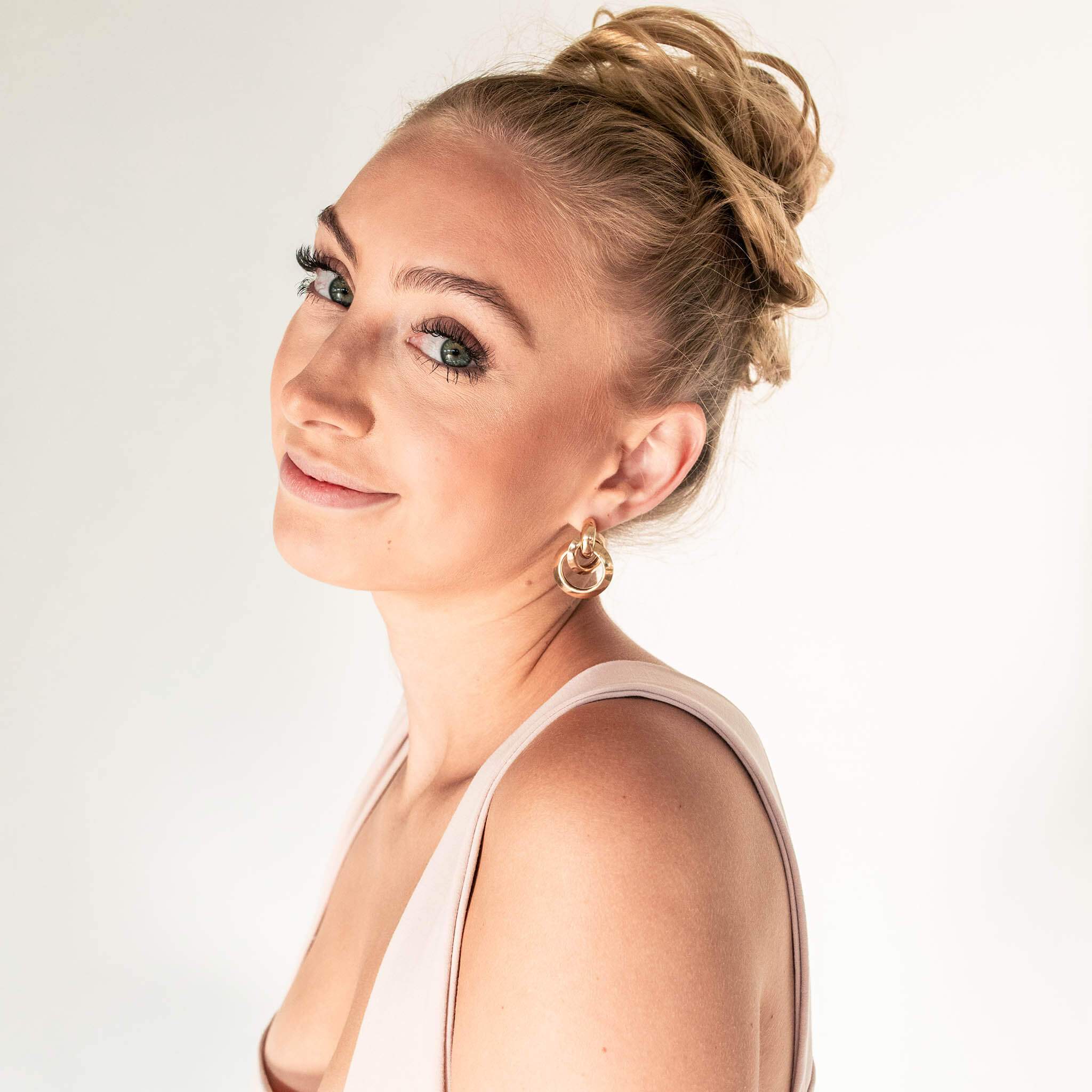 Madison Braid Bundle - Top Knot Ponytail Holder & Dry Shampoo - Sunset Blonde